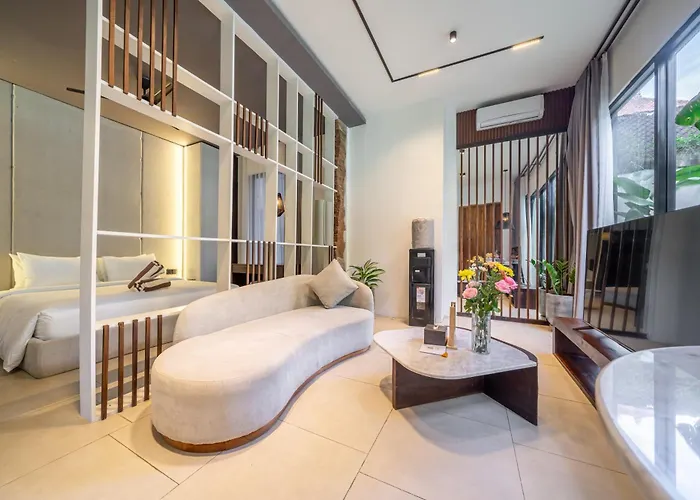 アパートホテル Sebelas By Evdekimi - Modern With Pool Near Dining & Shops ウブド