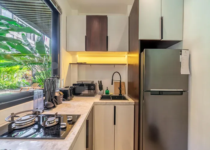 アパートホテル Sebelas By Evdekimi - Modern With Pool Near Dining & Shops 3*