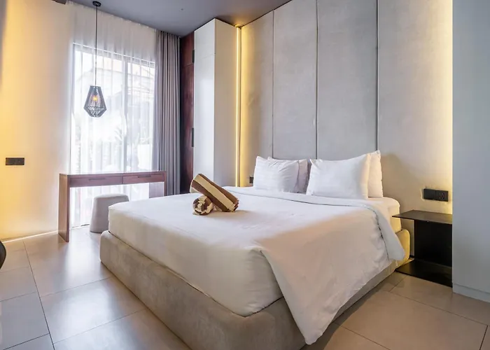 アパートホテル Sebelas By Evdekimi - Modern With Pool Near Dining & Shops ウブド