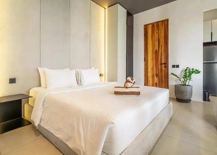 アパートホテル Sebelas By Evdekimi - Modern With Pool Near Dining & Shops