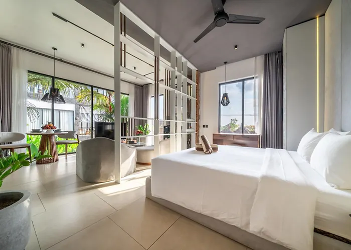 Sebelas By Evdekimi - Modern With Pool Near Dining & Shops
