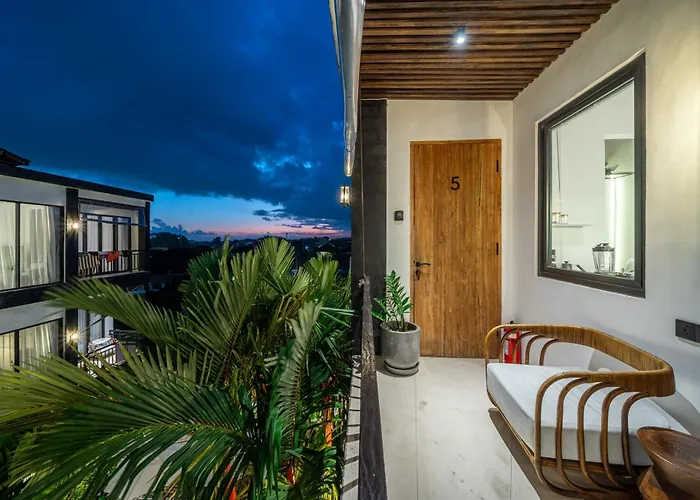 Sebelas By Evdekimi - Modern With Pool Near Dining & Shops 3*