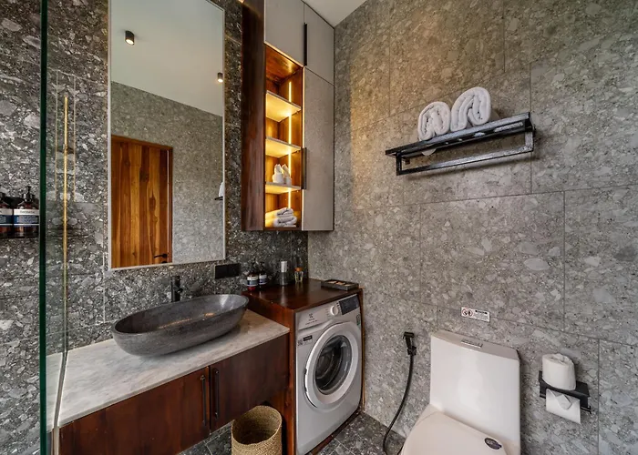 アパートホテル Sebelas By Evdekimi - Modern With Pool Near Dining & Shops 3*