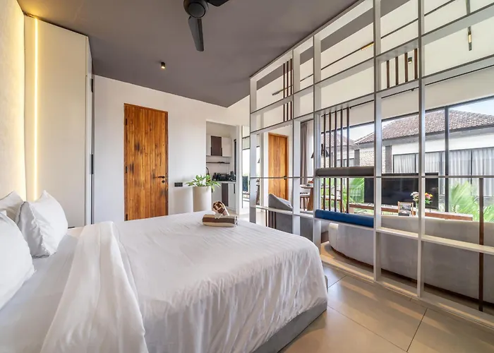 Sebelas By Evdekimi - Modern With Pool Near Dining & Shops