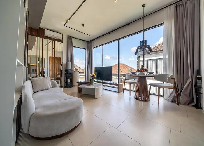 アパートホテル Sebelas By Evdekimi - Modern With Pool Near Dining & Shops ウブド