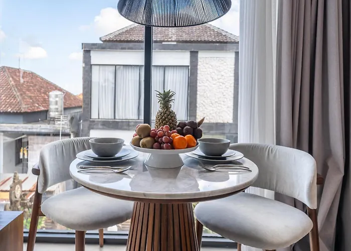 アパートホテル Sebelas By Evdekimi - Modern With Pool Near Dining & Shops 3*