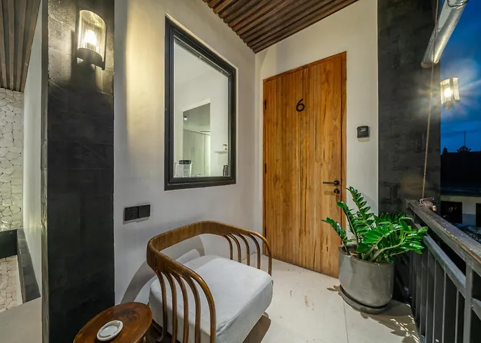 アパートホテル Sebelas By Evdekimi - Modern With Pool Near Dining & Shops 3*
