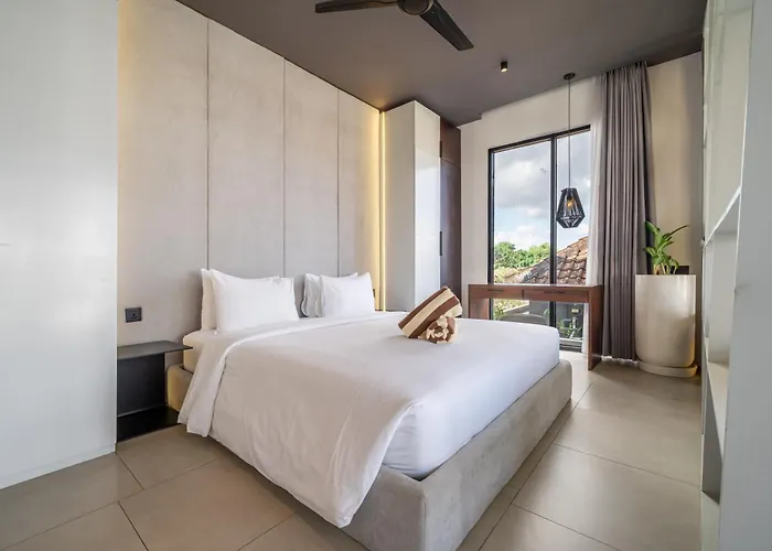Sebelas By Evdekimi - Modern With Pool Near Dining & Shops