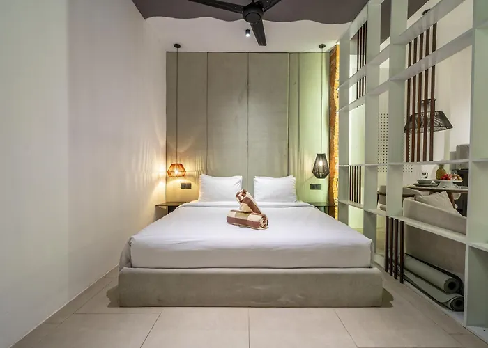 アパートホテル Sebelas By Evdekimi - Modern With Pool Near Dining & Shops ウブド
