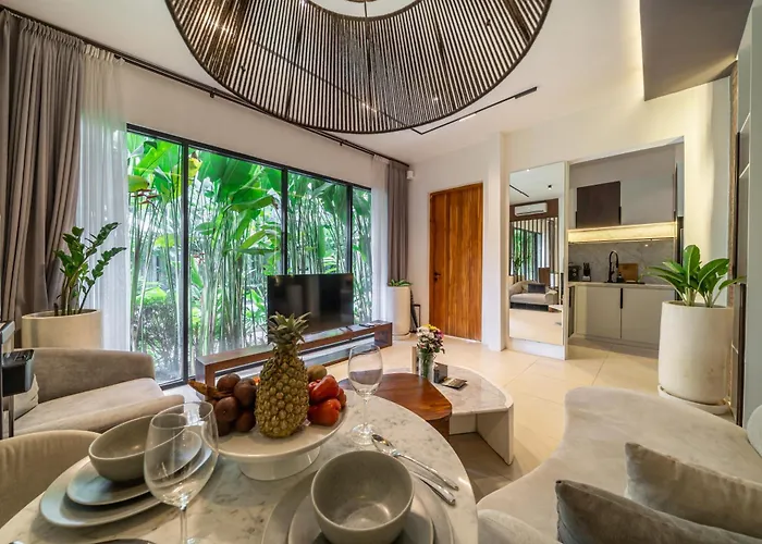 アパートホテル Sebelas By Evdekimi - Modern With Pool Near Dining & Shops 3*