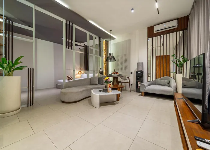 アパートホテル Sebelas By Evdekimi - Modern With Pool Near Dining & Shops