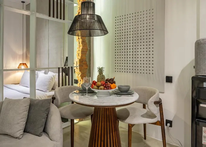 Sebelas By Evdekimi - Modern With Pool Near Dining & Shops アパートホテル