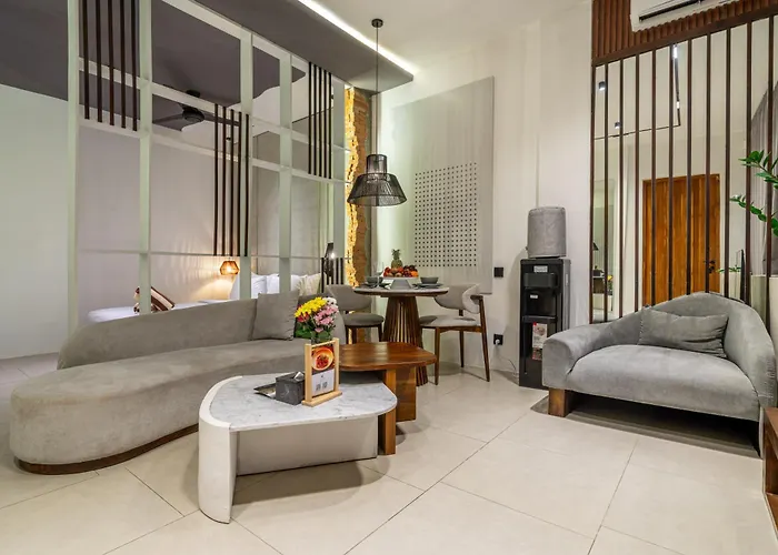 アパートホテル Sebelas By Evdekimi - Modern With Pool Near Dining & Shops 3*