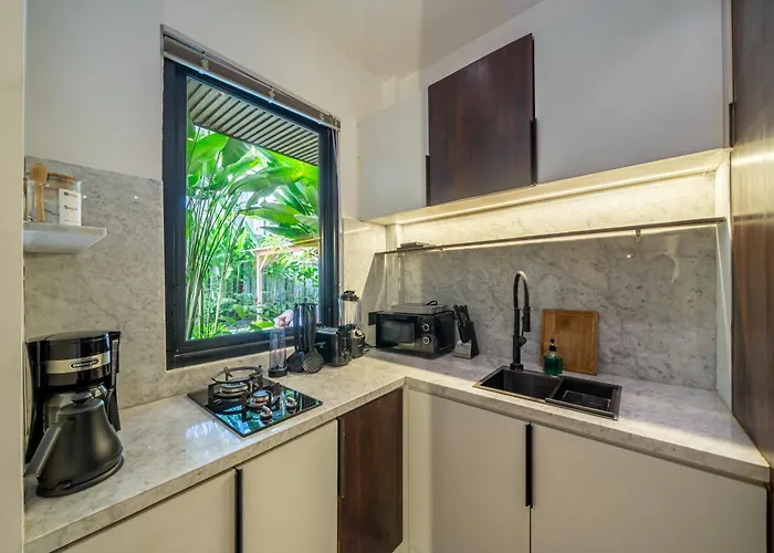 アパートホテル Sebelas By Evdekimi - Modern With Pool Near Dining & Shops