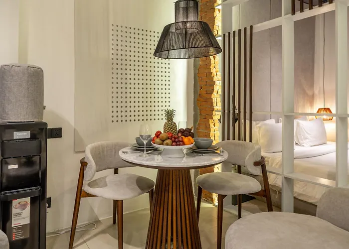 Sebelas By Evdekimi - Modern With Pool Near Dining & Shops