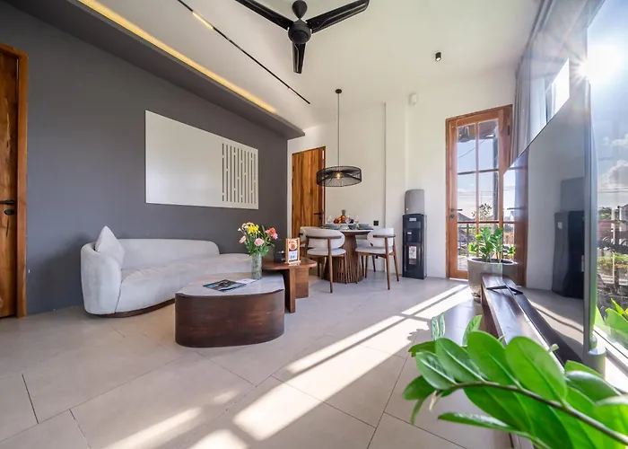 Sebelas By Evdekimi - Modern With Pool Near Dining & Shops アパートホテル 3*