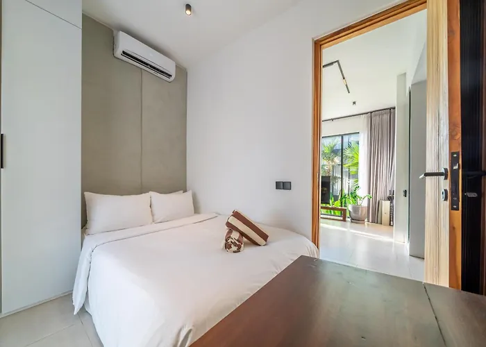 アパートホテル Sebelas By Evdekimi - Modern With Pool Near Dining & Shops ウブド
