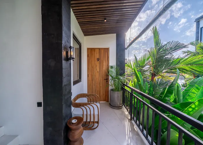 アパートホテル Sebelas By Evdekimi - Modern With Pool Near Dining & Shops
