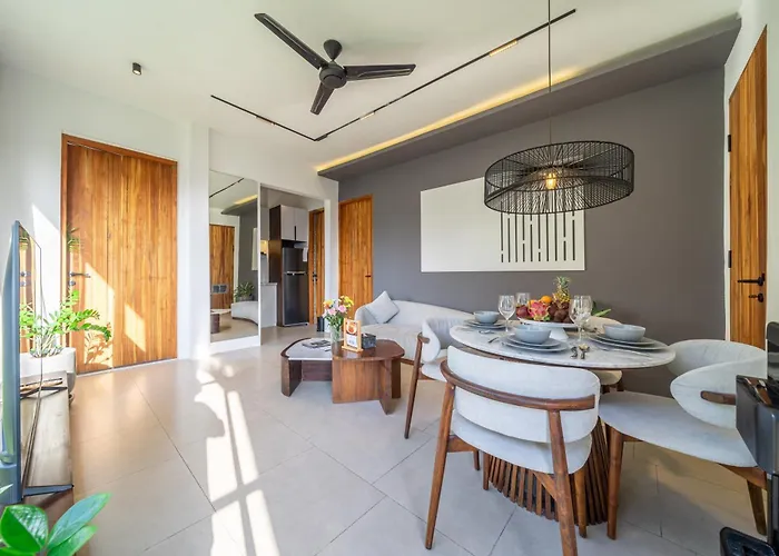 アパートホテル Sebelas By Evdekimi - Modern With Pool Near Dining & Shops 3*