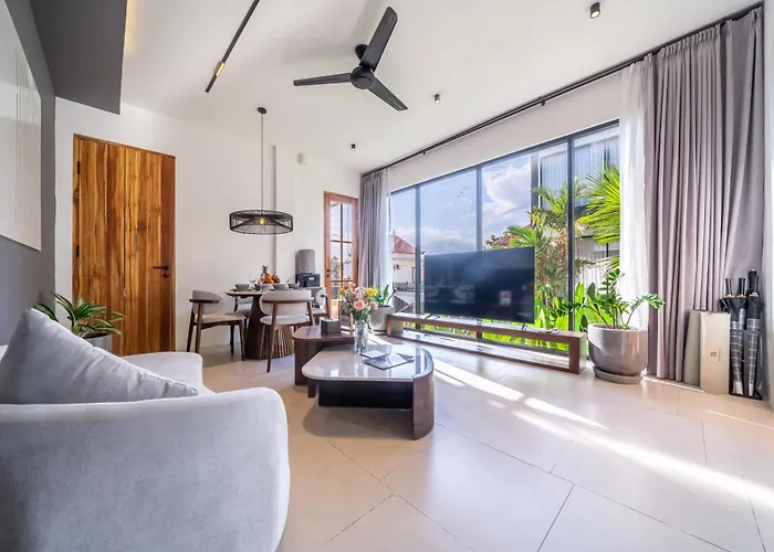 アパートホテル Sebelas By Evdekimi - Modern With Pool Near Dining & Shops 3*